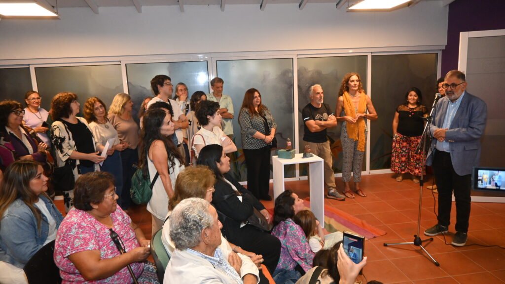 Se inauguró la muestra de artes visuales “Mujeres” en homenaje a Gabriela Alcoba