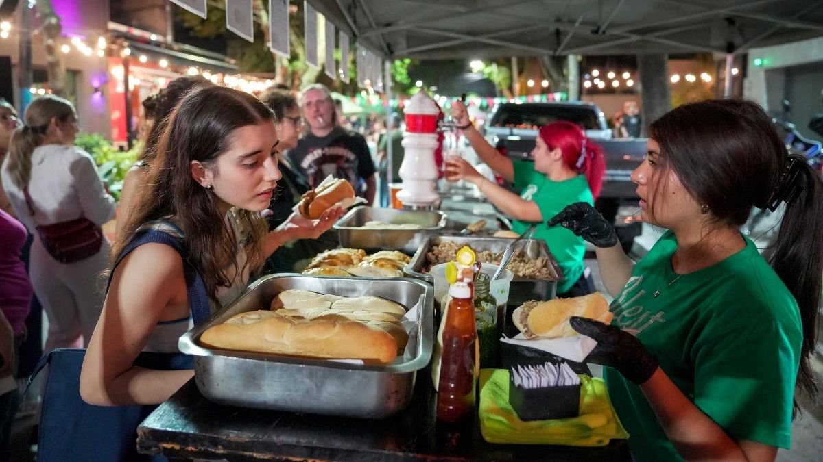 Vuelve Paseo Lomitas con gastronomía, arte local y propuestas para toda la familia